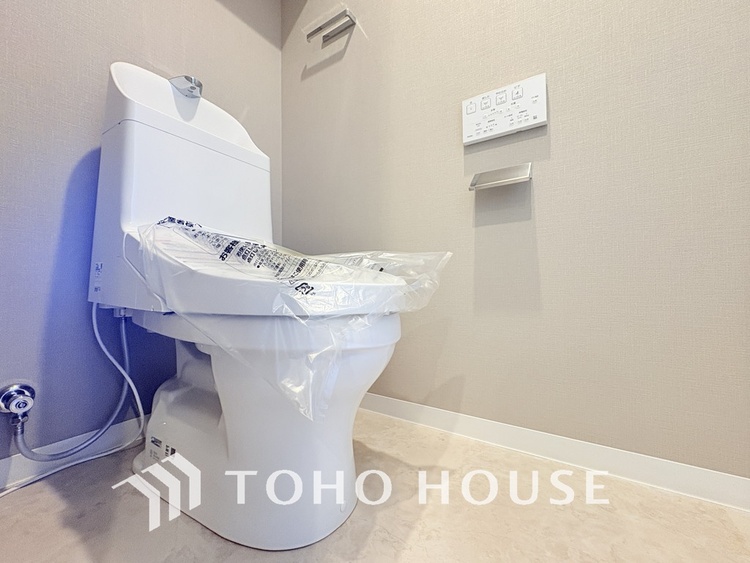 トイレ 清潔な洗浄機能付温水シャワートイレ