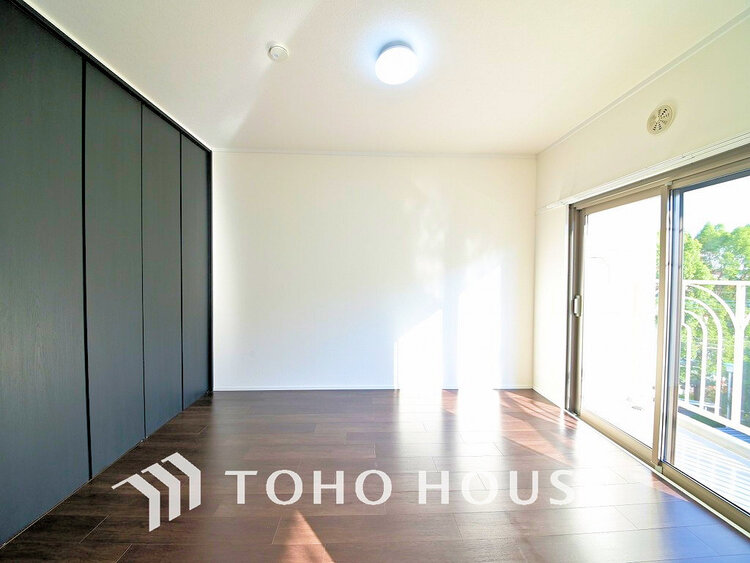 内装 採光もある洋室は、くつろぎのひと時を過ごすのにぴったり