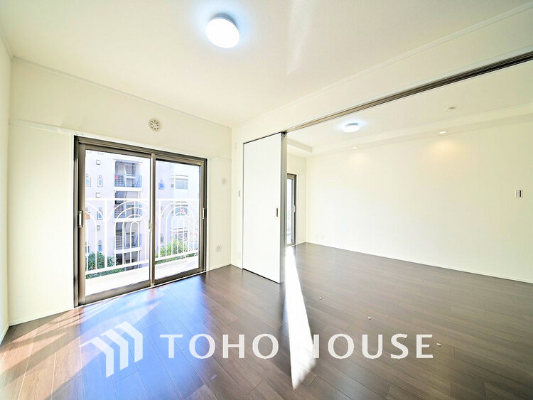 内装 シンプルですっきりとした室内は飽きのこない居心地の良い雰囲気