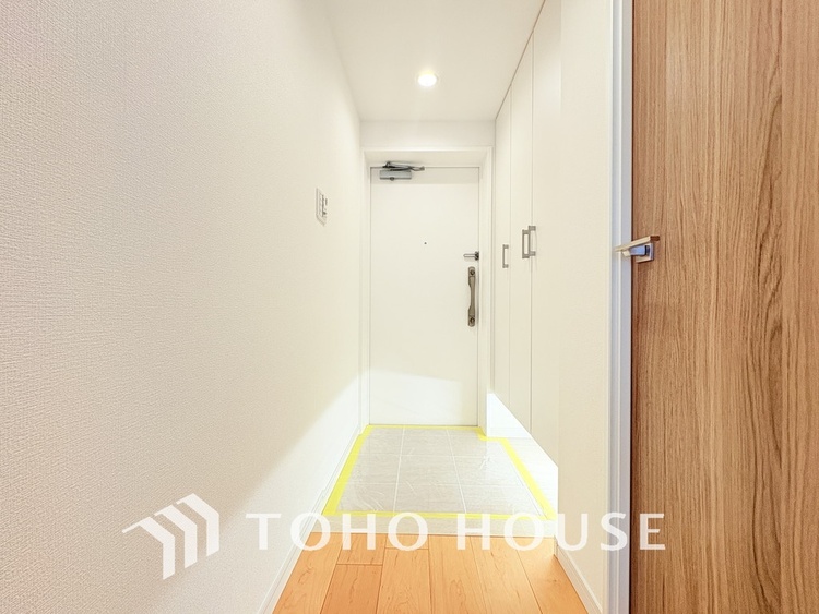 玄関 飾り過ぎないシンプルな内装の玄関