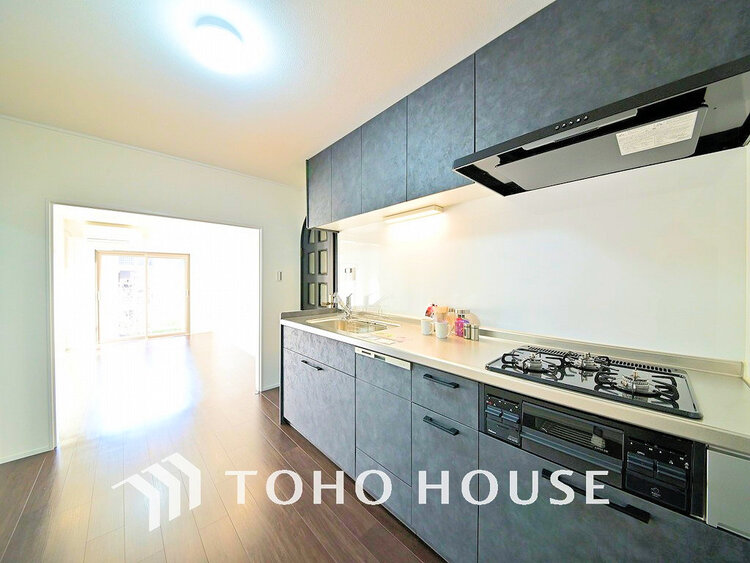 キッチン シンプルな部屋の雰囲気に溶け合うナチュラルキッチン