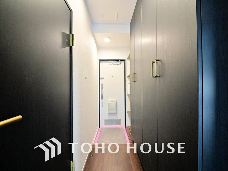 玄関 落ち着いた雰囲気の玄関、家族の帰りを暖かく迎えてくれます