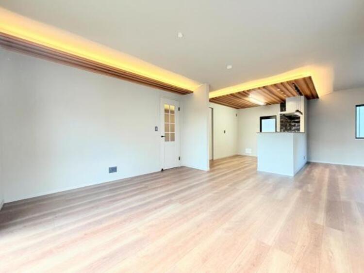 居間 ●〇家族と過ごすひと時を溢れる光が優しく包み込むリビングダイニング。家族とともに、心穏やかに過ごすひととき。家族との時間、自分の時間を大切にできる空間がここにあります。LDKで過ごす時間は大事ですね● 