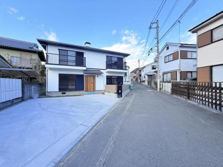 外観 ●〇閑静な住宅地に馴染む落ち着いた色合いの外観。長く愛着を持って住んで頂きたいからこそ飽きのこないシンプルな色目を採用しました。外壁には耐久性・防汚性に優れ、お掃除もしやすいたサイディング材を使用〇● 