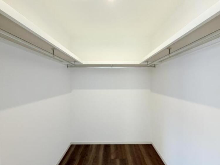 収納 ●〇採光もアクセントの一つとして。プライベートルームにはやさしい光が射し込んでいて、この明るい好みの空間で読書や音楽。充実した時間を過ごせます。日中に明りをつける必要が無い事も物件選びの大きな条件〇● 