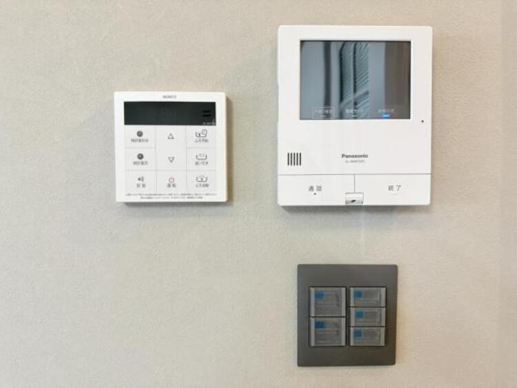 設備 【モニター付きインターホン】モニター付インターホンが標準仕様です。不安になりがちな防犯面。目で確認できるからあんしんです。 