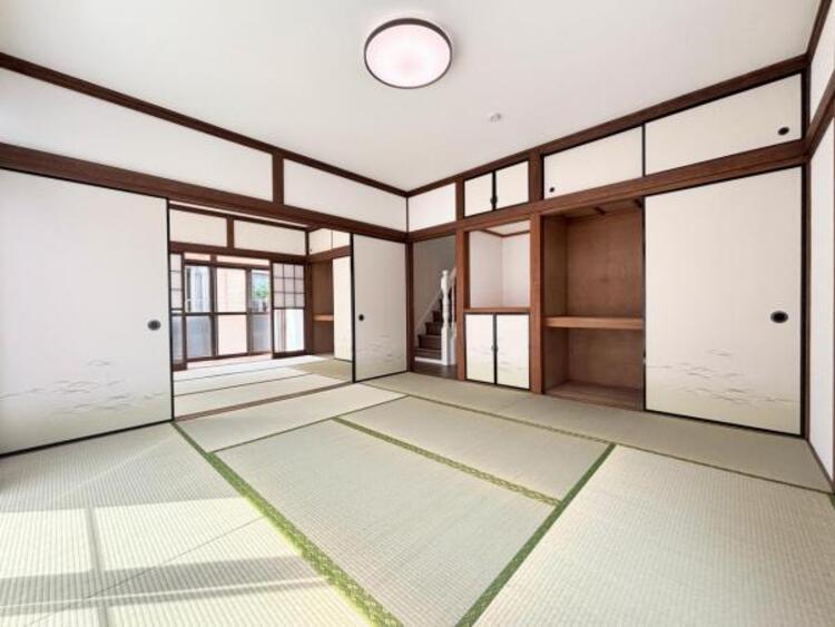 内装 ●〇伝統的な日本情緒のある、温かみと落ち着きが感じられる和室は小さなお子さんがいるご家庭でも安心です。来客時や一息つきたいときなどに利用できる用途多様な空間は今、そして将来も重宝する空間となります〇●