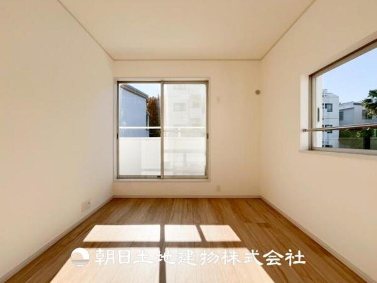 内装 【居室】設計者のセンスが求められる大切な空間だからこそ、落ち着いて過ごせる癒しと寛ぎの空間が欲しい。そんな願いを叶えました。