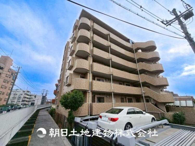 外観 【外観写真】家族の色を映し出す洗練された邸宅は、ずっと輝き続けながらいつしか街の風景に溶け込んでいきます。