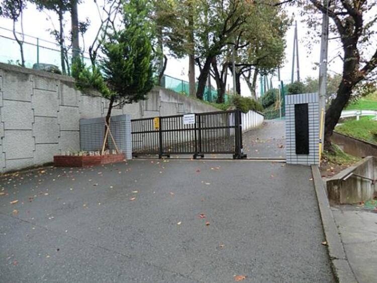 周辺 横浜市立都田中学校まで約2580ｍ