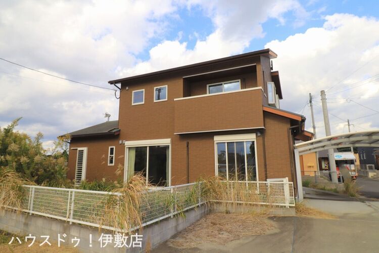 外観 【外観写真】現時点でも即内覧可能です！弊社にて無料でリフォーム見積もり致します。ワンストップサービスで物件の購入からリフォーム工事まで弊社にお任せ下さい。