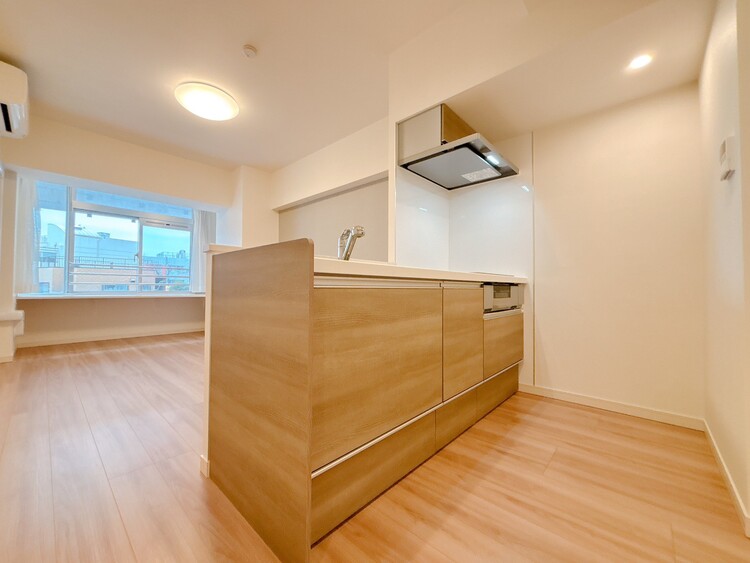 キッチン スマートな意匠と充実の機能を備えたキッチンが、暮らしにおいしい彩りを添えます。