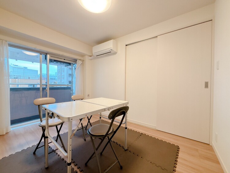 寝室 ベッドも十分に設置するスペースがあります。