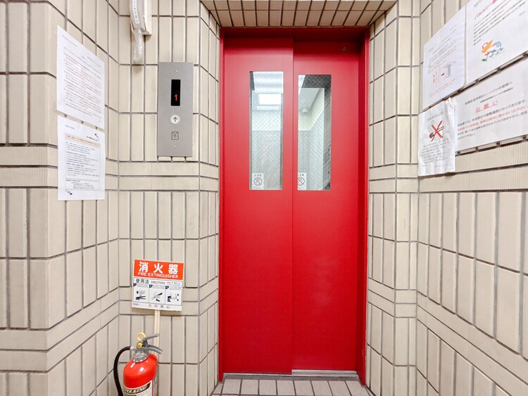 設備 エレベーターの管理も、きちんと行き届いてます。