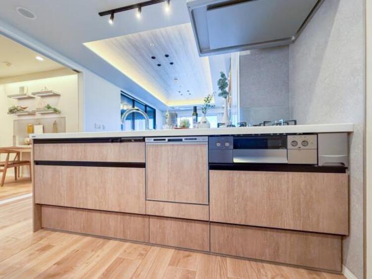 キッチン リビング全体が見渡せる対面式システムキッチン。