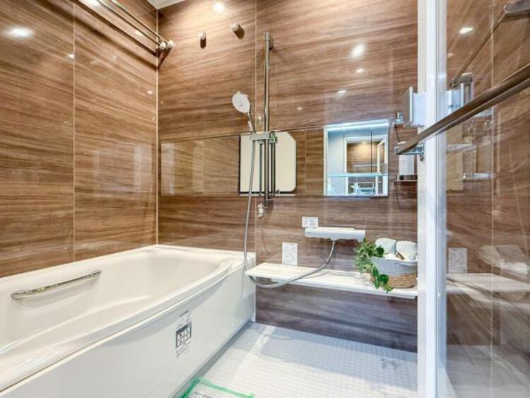 風呂 高級感を演出する内装。くつろぎのスペースにも、癒しのスペースにもなる心休まる空間です。