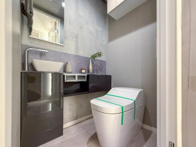 トイレ 清潔感溢れるトイレ。落ち着いた空間で安らぎのひとときをお過ごしいただけます。