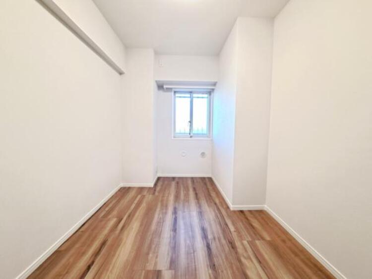 内装 洋室4.4帖　居室には収納スペースが豊富なため、シンプルですっきりとした暮らしが実現できます。