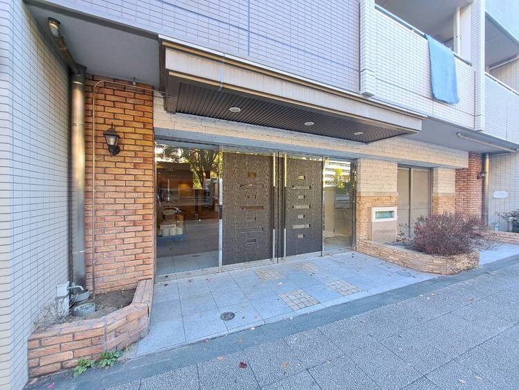 その他 上質感漂う玄関アプローチです。