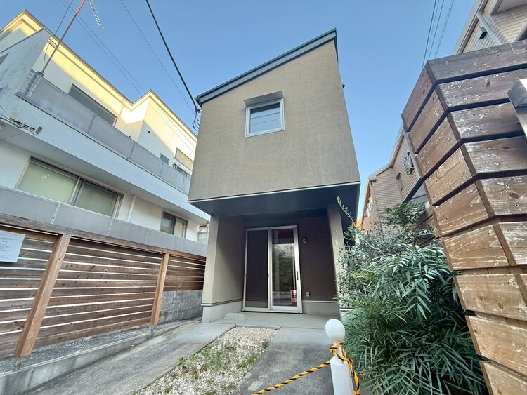 その他 上質感漂う玄関アプローチです。