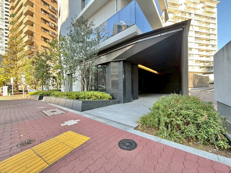 その他 閑静なエリアで、前面道路の交通量は少なく安心です。