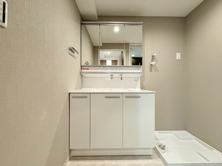 その他 清潔感を感じられる洗面化粧台。