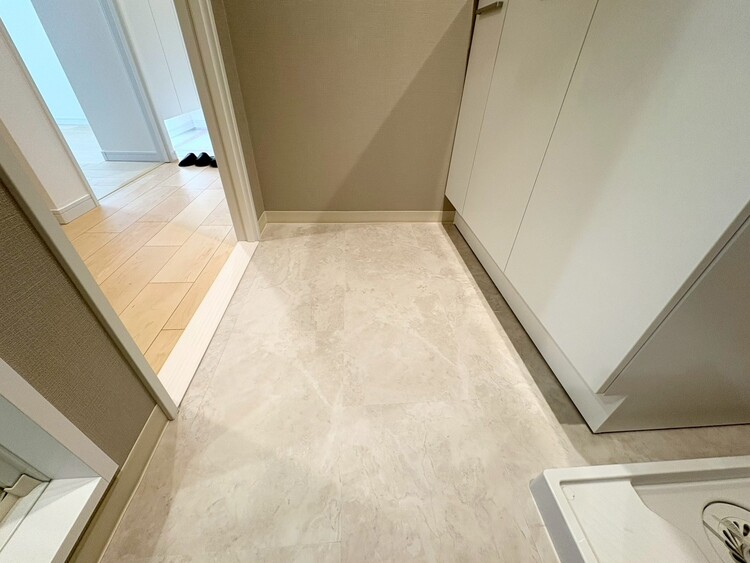 その他 十分な広さの脱衣所。