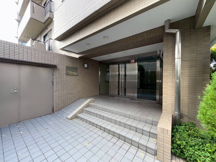 その他 上質感漂う玄関アプローチです。