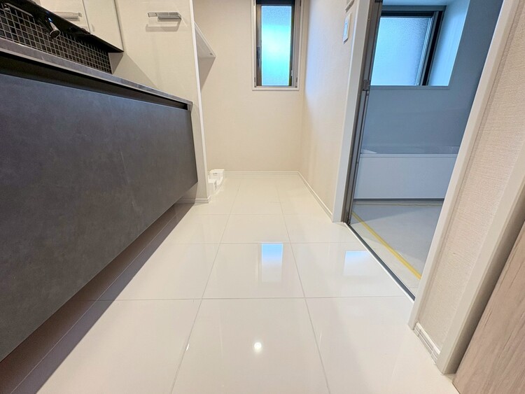 その他 十分な広さの脱衣所。