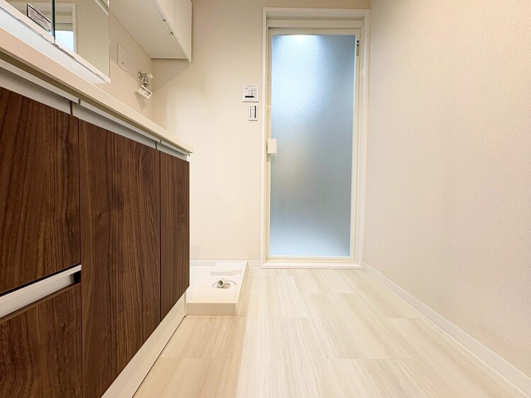 その他 十分な広さの脱衣所。