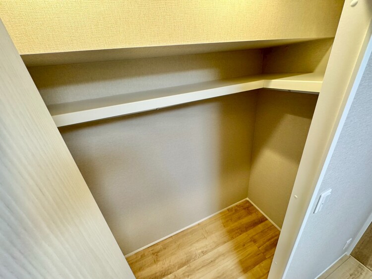 その他 収納スペースが付いていて、お部屋を広く使っていただけます。