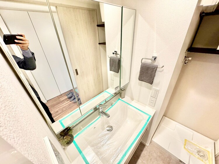 その他 清潔感を感じられる洗面化粧台。