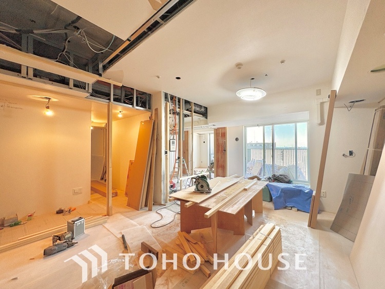 内装 《改装中》ここにはみんなが集い、食事と楽しい会話が始まる。