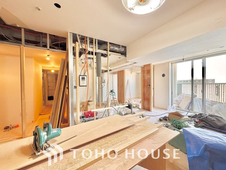 内装 《改装中》時間をかけて作り上げるそんな空間を君と共有したい。僕たちの空間は唯一無二の物だから。