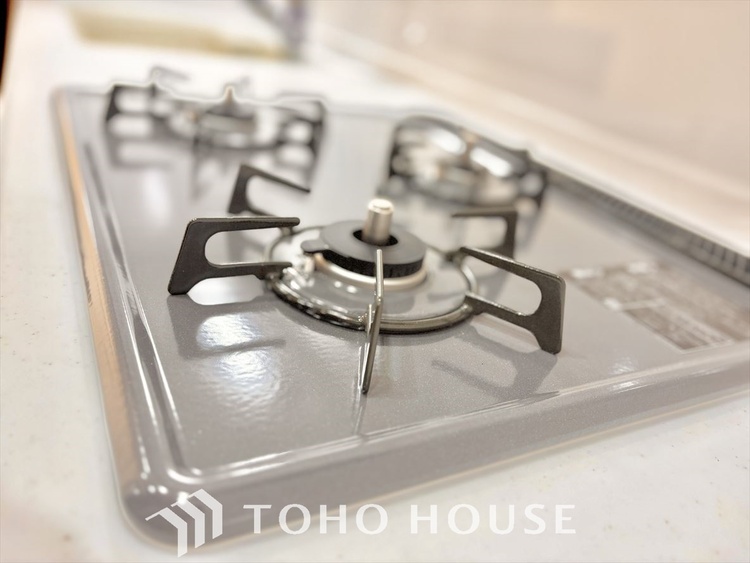 キッチン 【Kitchen】キッチンは家族の絆を育む大切な空間。シンプルで使い易いSystemKitchenで愉しく作る料理は愛情のある美味しいご馳走に。