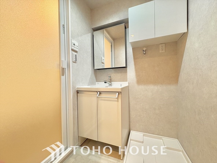 洗面 清潔感あふれる洗面化粧台で、毎日の身支度を快適にサポートします。