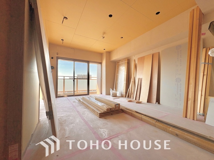 内装 《改装中》ここにはみんなが集い、食事と楽しい会話が始まる。話に夢中になりすぎて、ついつい時を忘れ夜半過ぎになってしまう。そんな束の間の幸せを感じさせてくれる場所でありたい。