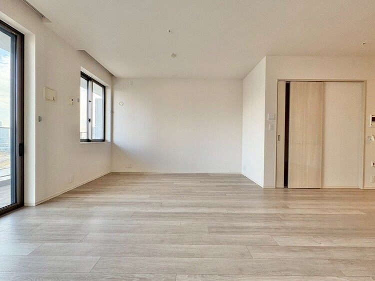 居間 忙しく過ぎゆく日常を置き去るほど、ゆったりした時間が流れるリビング。