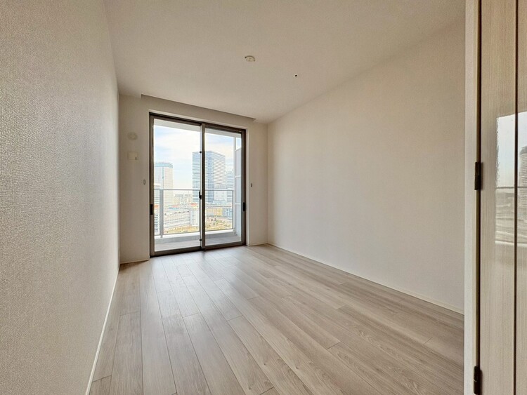 寝室 ベッドも十分に設置するスペースがあります。