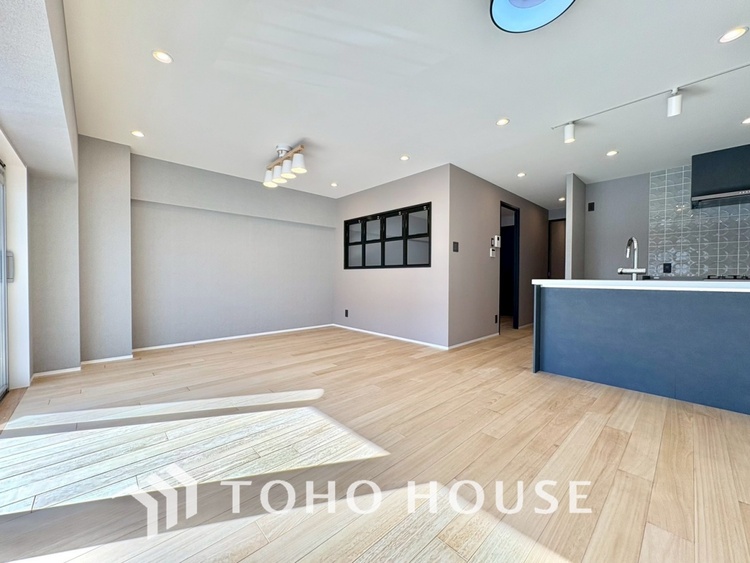 内装 【LIVING】◆扉を◆開くとこの景色。家族の”おかえり”の声が聞こえてきそう。