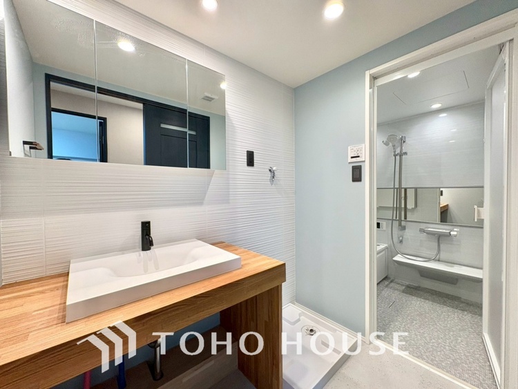 洗面 【WASHROOM】◆快適◆煌びやかな暮らしの中にも忘れたくない快適さ。大きな収納が助けてくれます。