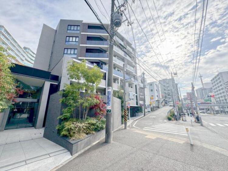 外観 住みやすさとデザイン性を両立させた欲張りな住宅が登場しました　相反しがちなことが相互作用でより良質に！本物だけが表現することができる質の高い機能美はよきものをつなげた古くからの伝統と最新技術の結晶です