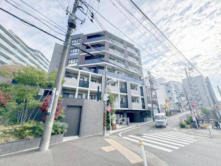 外観 住みやすさとデザイン性を両立させた欲張りな住宅が登場しました　相反しがちなことが相互作用でより良質に！本物だけが表現することができる質の高い機能美はよきものをつなげた古くからの伝統と最新技術の結晶です