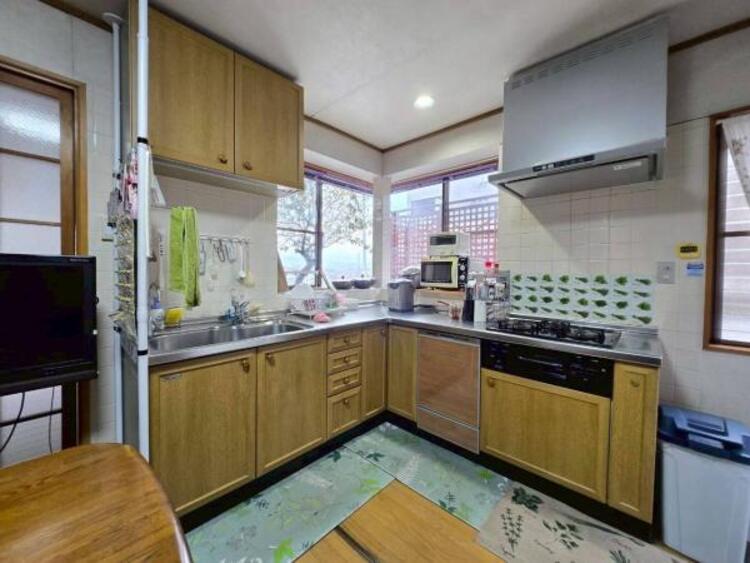 キッチン L型キッチンは細かな移動の負担が減るので効率的です