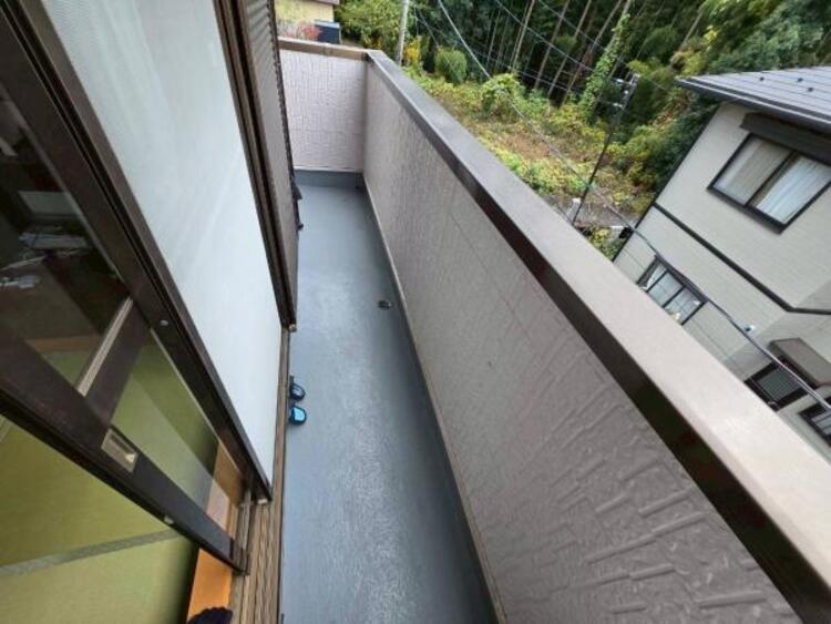 その他 広く開く両開きの玄関ドアです。ガラス面が多く明るい玄関になります。