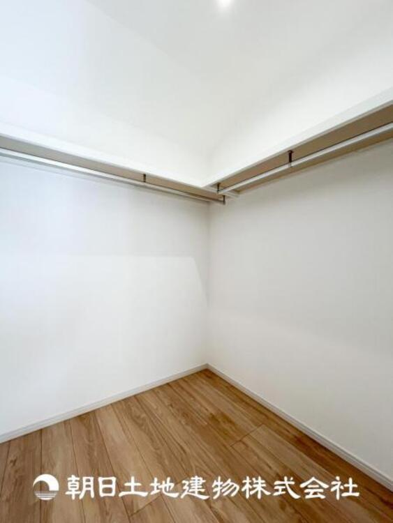 収納 【WIC】収納に便利なウォークインクローゼットがあり、衣類をまとめてしまえるので管理がしやすいです。