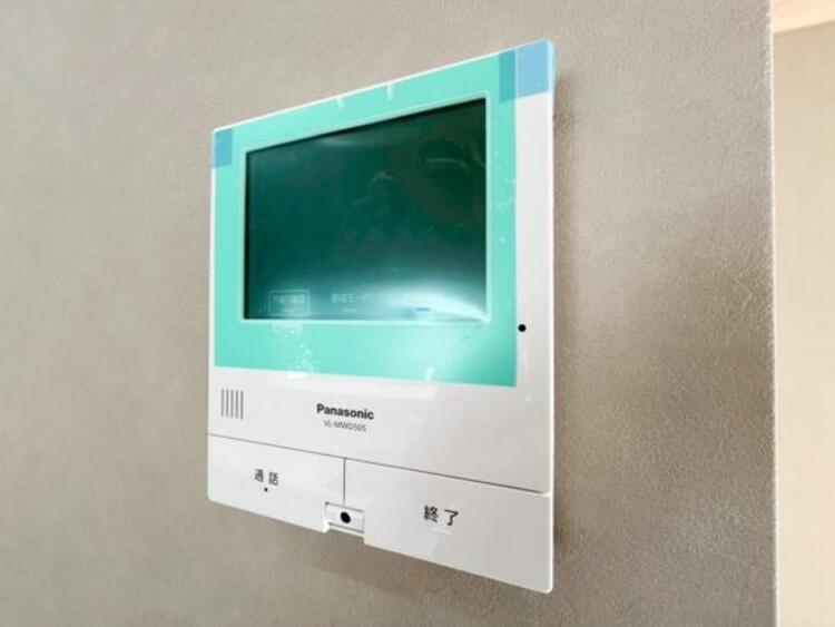 設備 【設備】お客様のお顔が確認出来るので、セキュリティ対策にも最適のモニター付きインターホン。