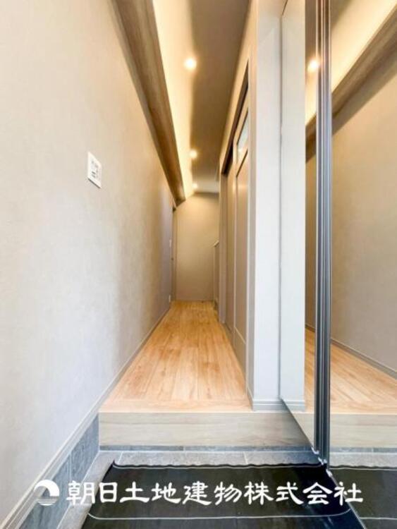 その他 【玄関】大切な家族、お客様をお迎えする玄関は住宅の入口。仕事が終わって疲れた日でも、あなたを受け入れてくれます。