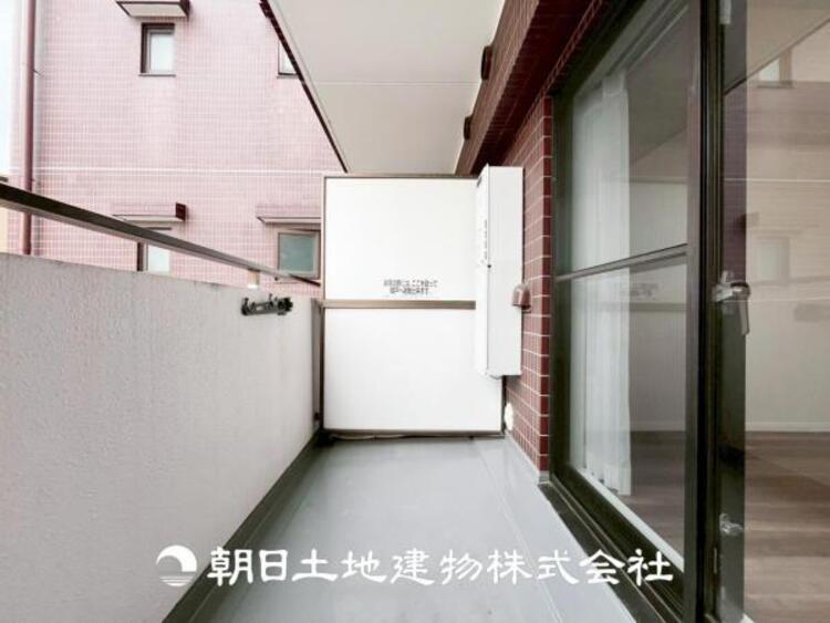 バルコニー 【バルコニー】温かい太陽を感じる事ができるのは、目の前に遮るものが無いから。彼方に広がる風景が絵画のように広がります。