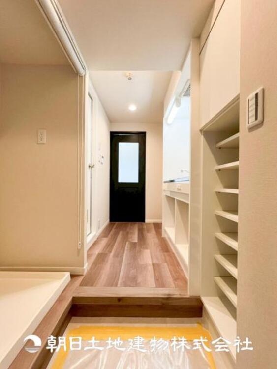 その他 家族の帰り、遊びに来る友人、知人を優しく迎え、温もりに満ちた生活空間を予感させる。帰りたい家がここにあります。